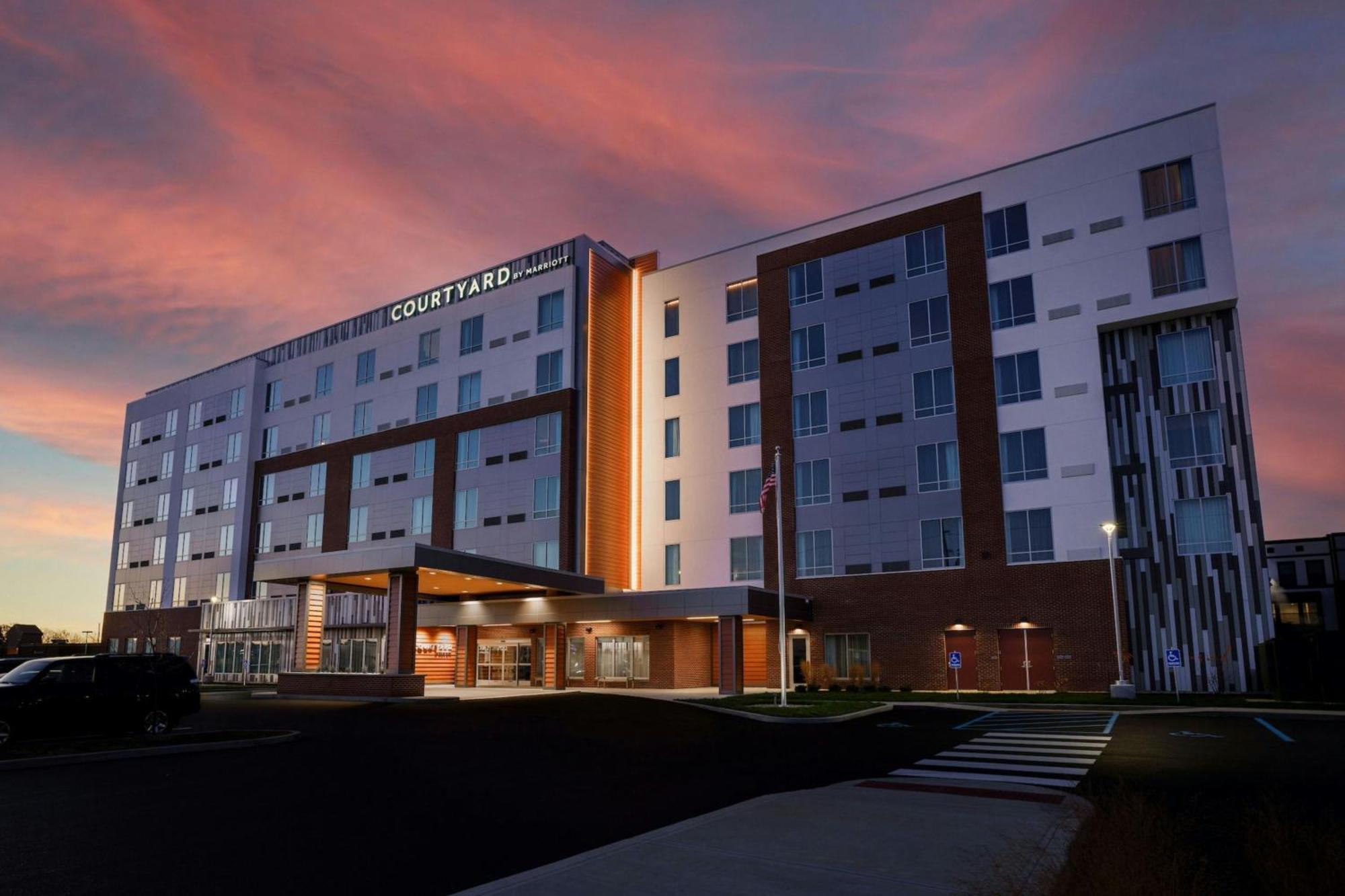 Courtyard By Marriott Indianapolis Hotel 3*