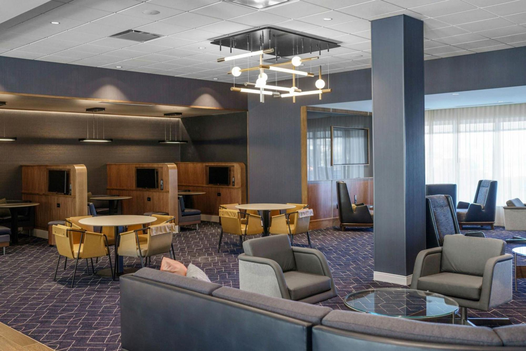 Courtyard By Marriott Indianapolis