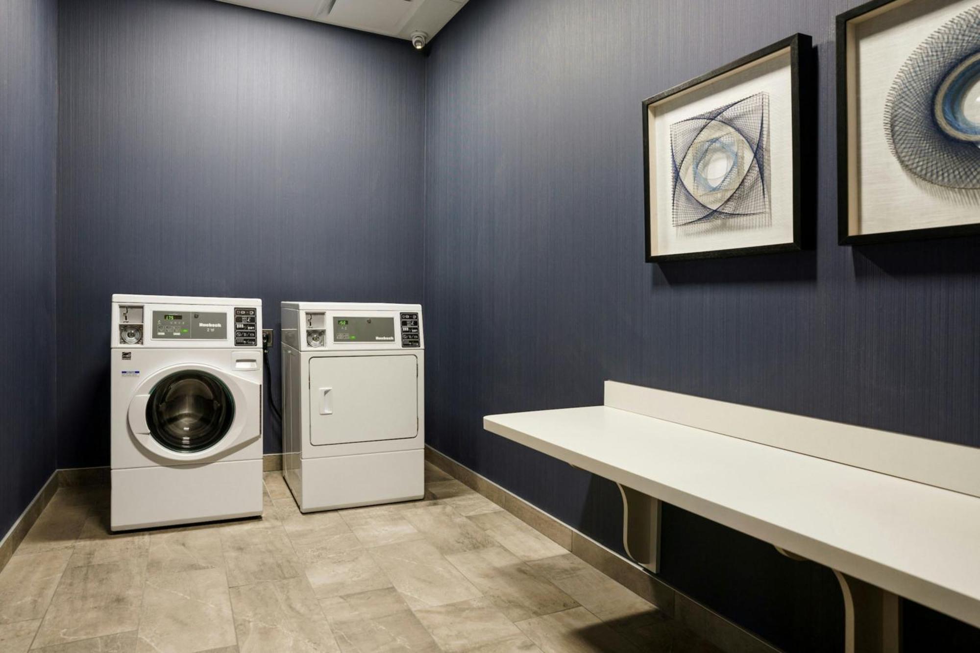Courtyard By Marriott Indianapolis